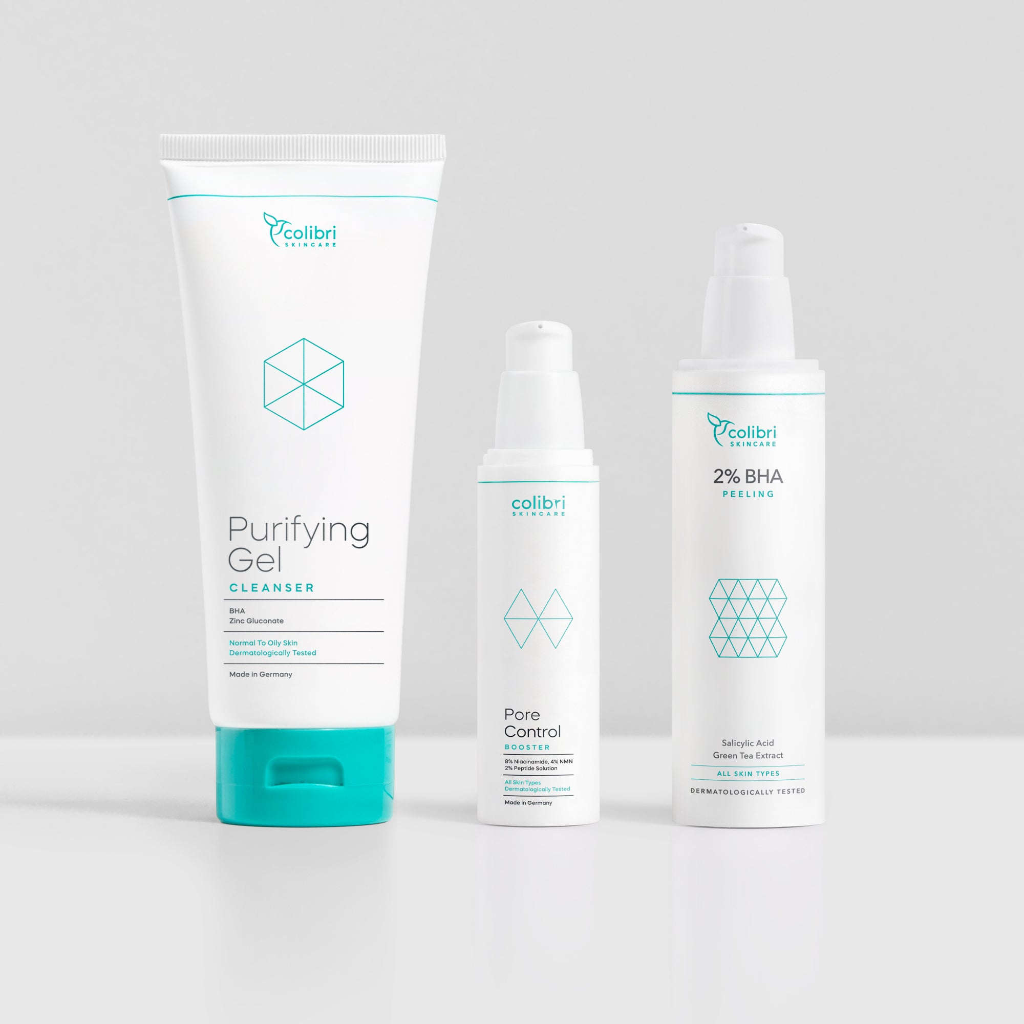Drei Hautpflege-Produkte von colibri skincare, darunter ein Reinigungsgel, ein Porenkontroll-Booster und ein Peeling.