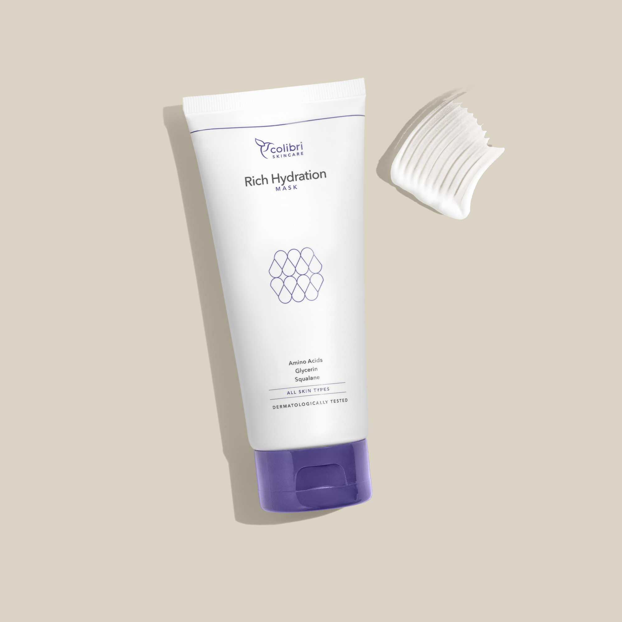 Eine Tube "Rich Hydration Mask" von Colibri SkinCare vor beigem Hintergrund, daneben aufgetragene Maske.